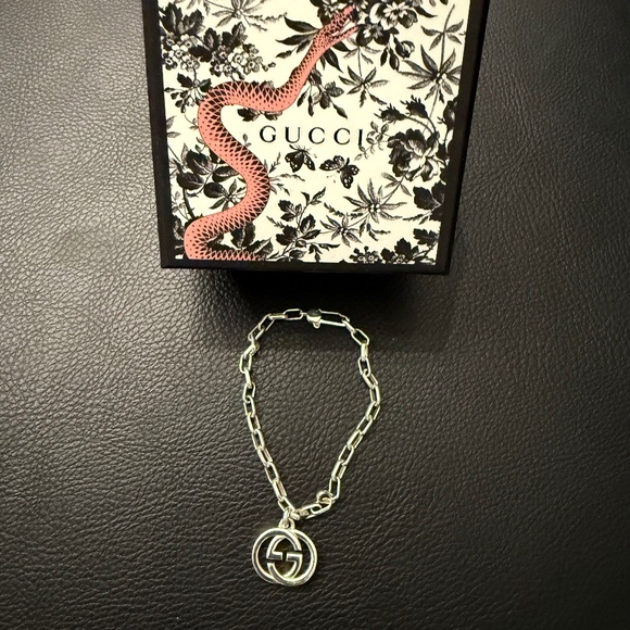 BRAND NEW GUCCI PAPERCLIP CHARM BRACELET IN STERLING SILVER - Picture 1 of 10